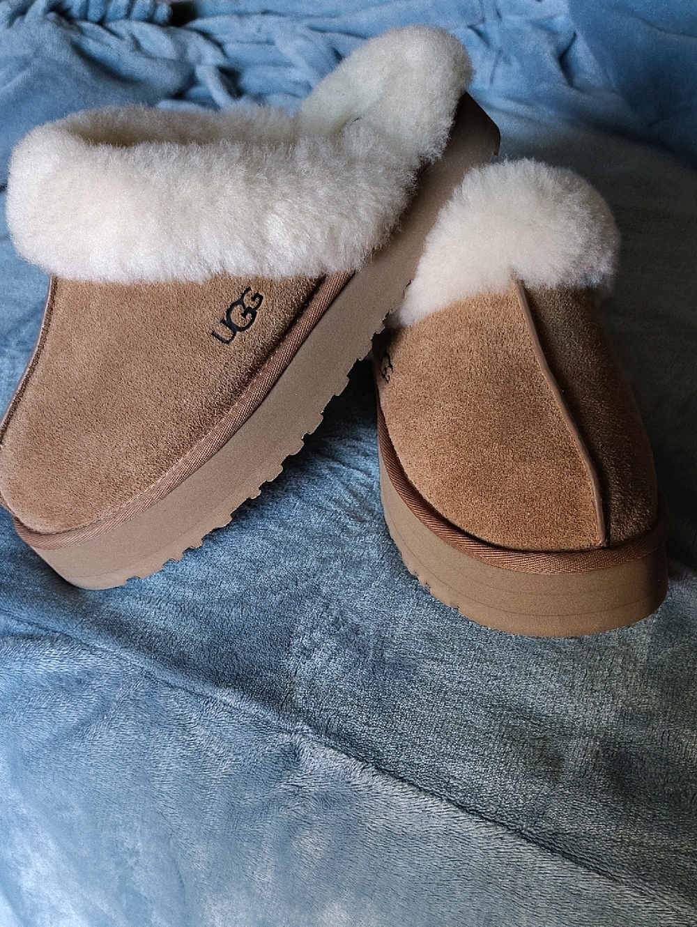 New UGG Women's Chestnut Suede Shearling Slip-On Clog, never worn.